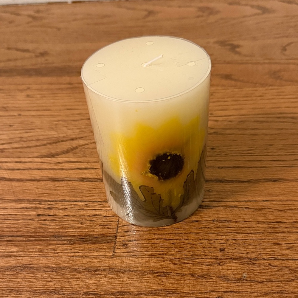 NWT Sunflower Decorative Candle